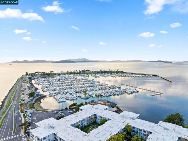 4 Commodore Drive D335, Emeryville, CA 94608