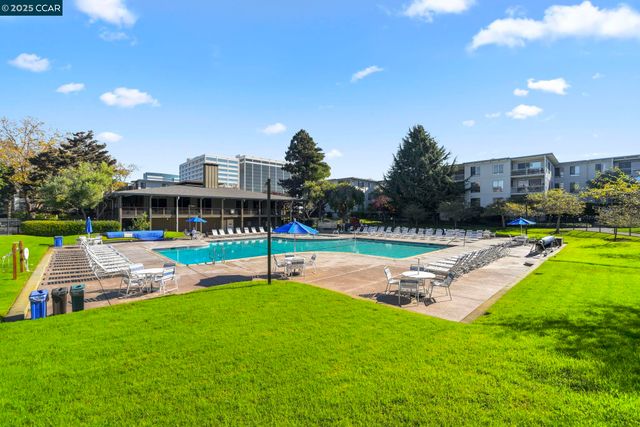 4 Commodore Drive D335, Emeryville, CA 94608