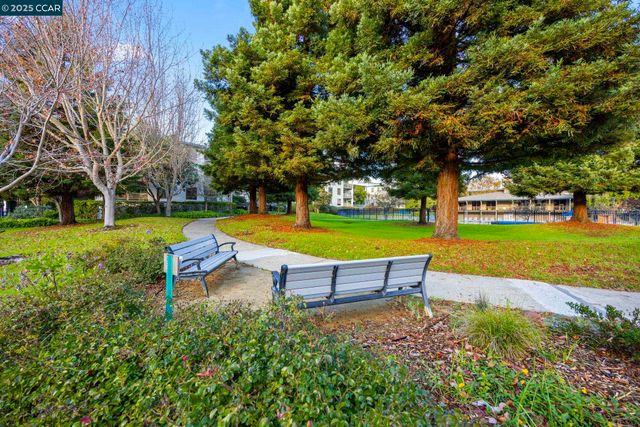 4 Commodore Drive D335, Emeryville, CA 94608