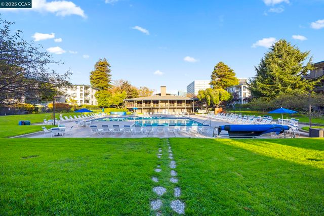 4 Commodore Drive D335, Emeryville, CA 94608