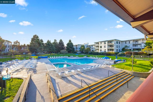 4 Commodore Drive D335, Emeryville, CA 94608