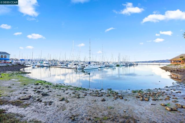 4 Commodore Drive D335, Emeryville, CA 94608