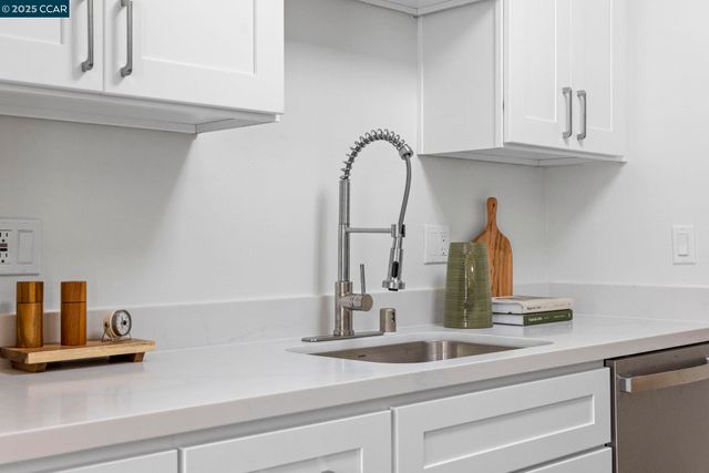 4 Commodore Drive D335, Emeryville, CA 94608