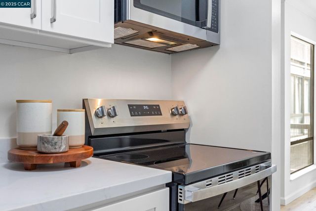 4 Commodore Drive D335, Emeryville, CA 94608