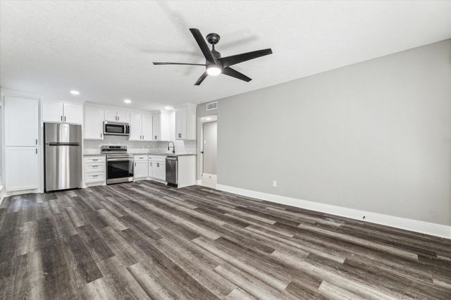 2790 W T C Jester Boulevard 52, Houston, TX 77018