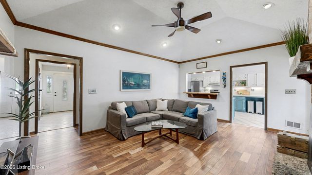 1304 Holsworth Ln, Louisville, KY 40222