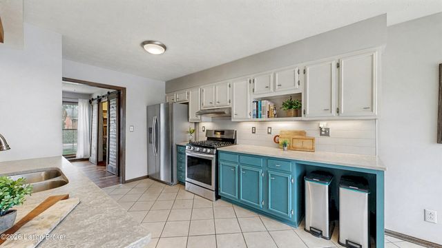 1304 Holsworth Ln, Louisville, KY 40222