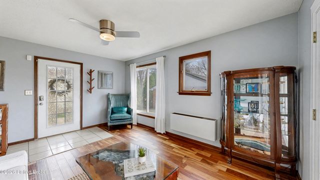 1304 Holsworth Ln, Louisville, KY 40222