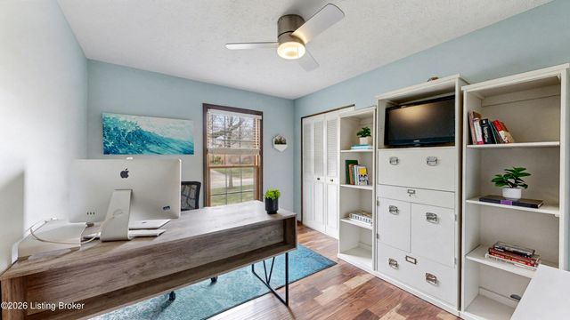 1304 Holsworth Ln, Louisville, KY 40222