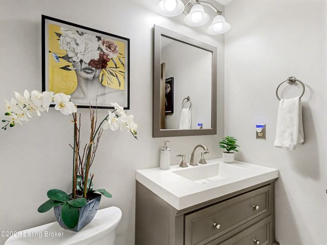 1304 Holsworth Ln, Louisville, KY 40222