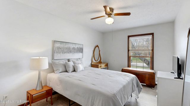 1304 Holsworth Ln, Louisville, KY 40222