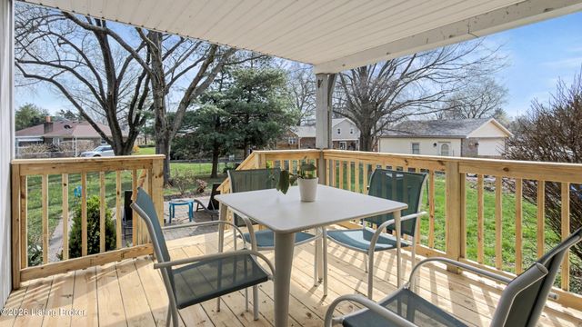 1304 Holsworth Ln, Louisville, KY 40222