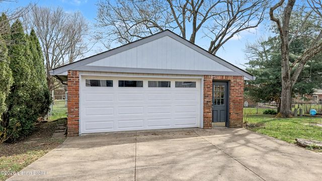 1304 Holsworth Ln, Louisville, KY 40222