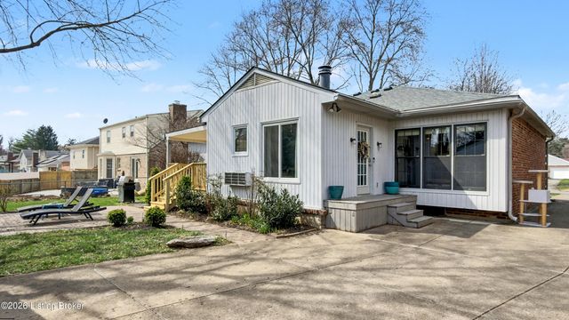 1304 Holsworth Ln, Louisville, KY 40222