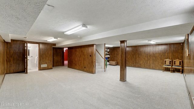 1304 Holsworth Ln, Louisville, KY 40222