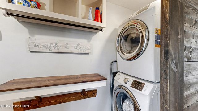 1304 Holsworth Ln, Louisville, KY 40222