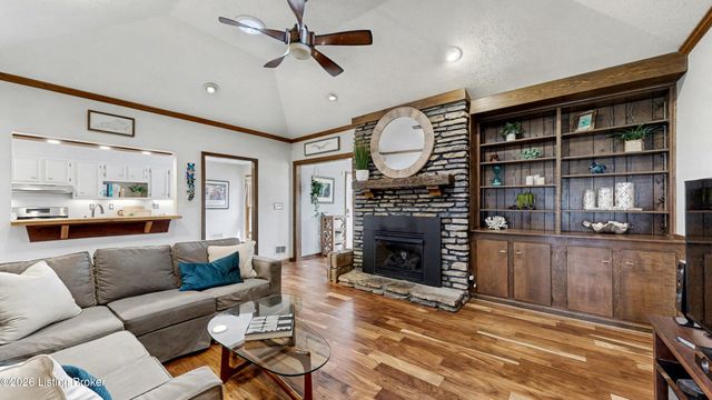 1304 Holsworth Ln, Louisville, KY 40222