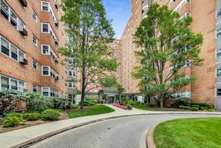 4950 N Marine Drive 1402, Chicago, IL 60640