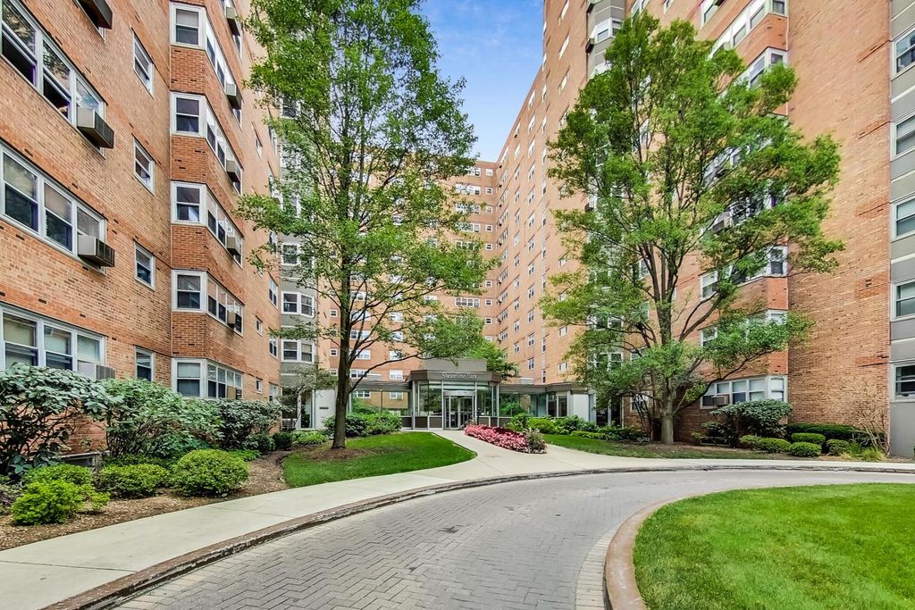 4950 N Marine Drive 1402, Chicago, IL 60640