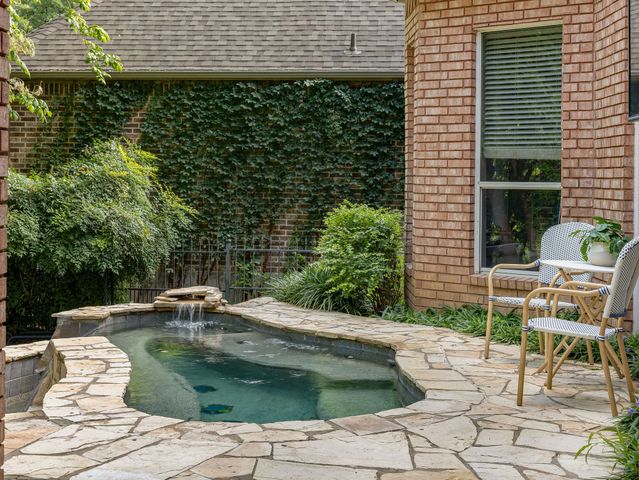 5832 Forest Bend Place, Fort Worth, TX 76112