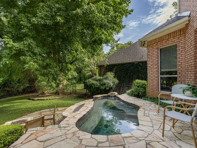 5832 Forest Bend Place, Fort Worth, TX 76112