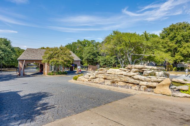 5832 Forest Bend Place, Fort Worth, TX 76112
