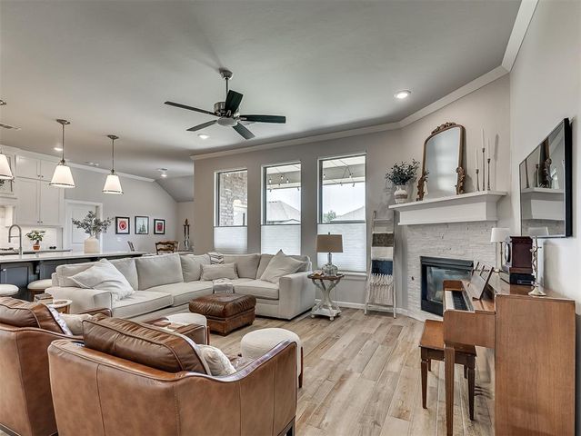 624 Dardanelle Pass, Edmond, OK 73025
