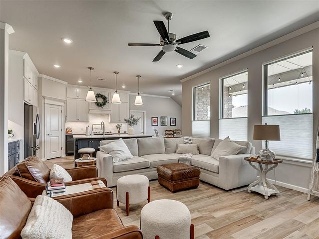 624 Dardanelle Pass, Edmond, OK 73025