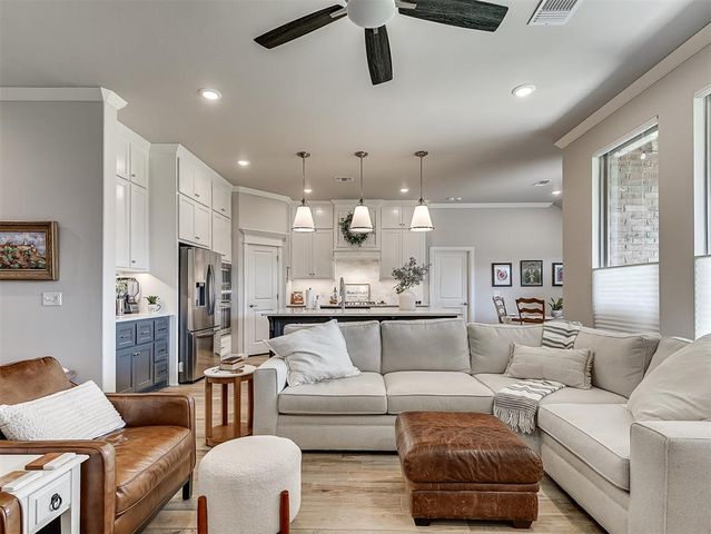 624 Dardanelle Pass, Edmond, OK 73025