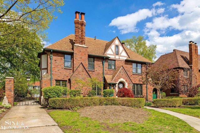 1350 Buckingham Road, Grosse Pointe Park, MI 48230