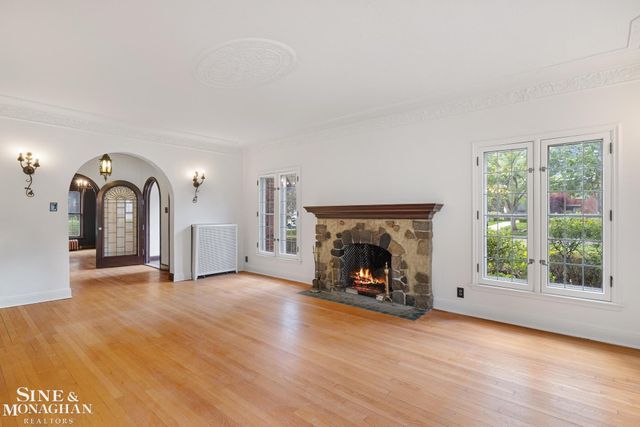 1350 Buckingham Road, Grosse Pointe Park, MI 48230
