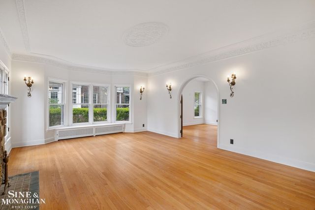 1350 Buckingham Road, Grosse Pointe Park, MI 48230