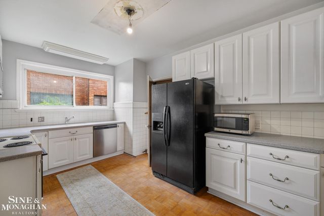 1350 Buckingham Road, Grosse Pointe Park, MI 48230