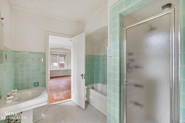 1350 Buckingham Road, Grosse Pointe Park, MI 48230