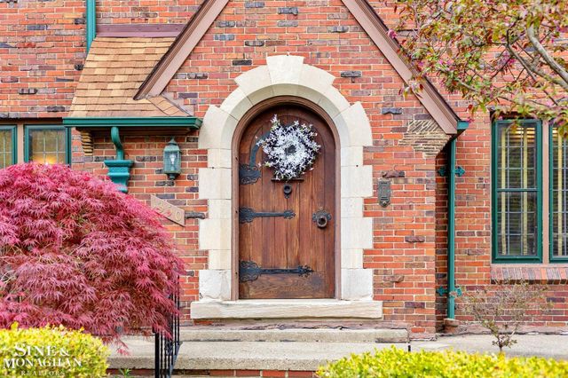 1350 Buckingham Road, Grosse Pointe Park, MI 48230