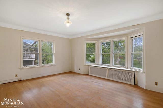 1350 Buckingham Road, Grosse Pointe Park, MI 48230