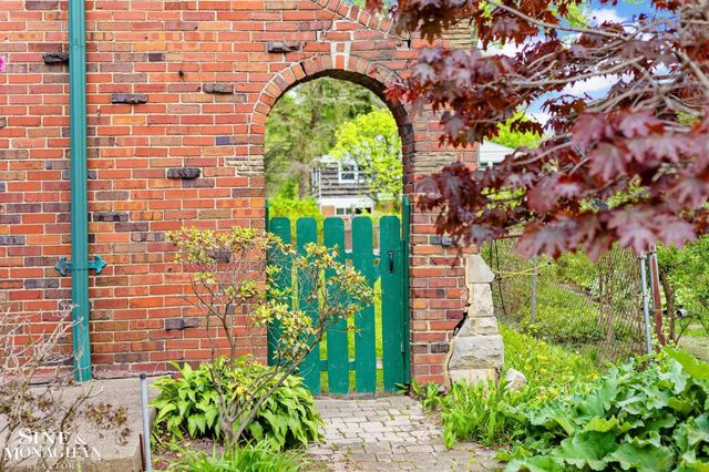 1350 Buckingham Road, Grosse Pointe Park, MI 48230