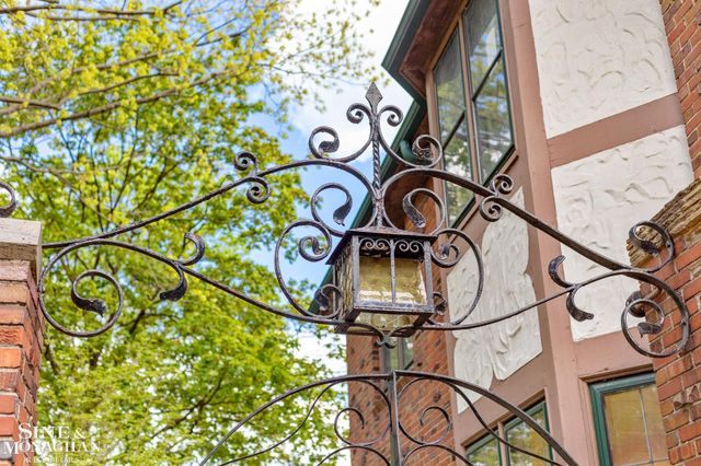 1350 Buckingham Road, Grosse Pointe Park, MI 48230