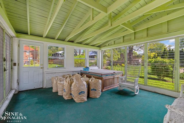 1350 Buckingham Road, Grosse Pointe Park, MI 48230