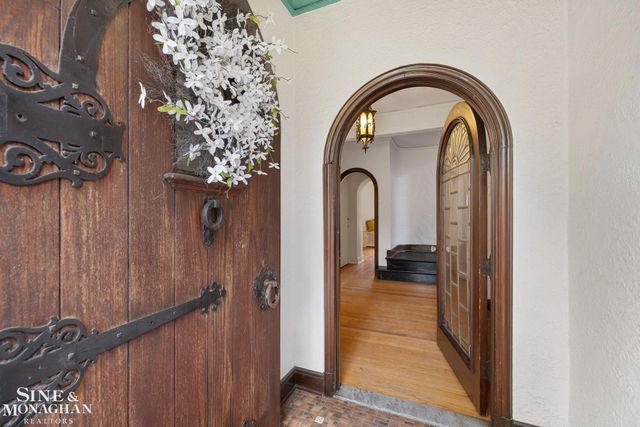 1350 Buckingham Road, Grosse Pointe Park, MI 48230