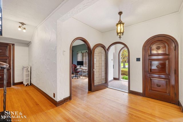 1350 Buckingham Road, Grosse Pointe Park, MI 48230