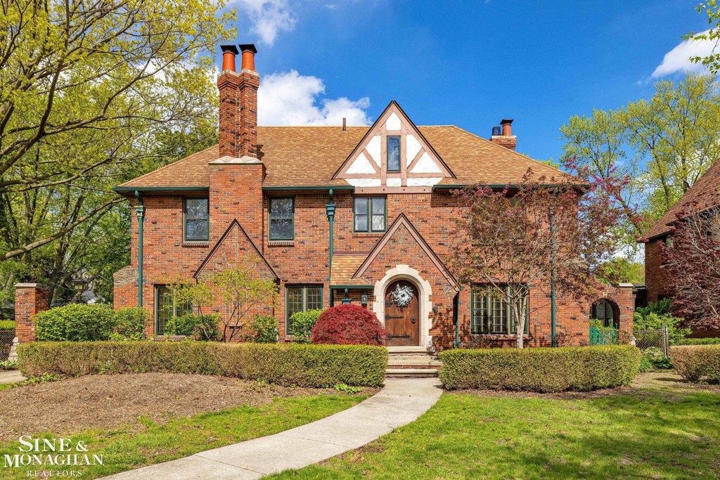 1350 Buckingham Road, Grosse Pointe Park, MI 48230