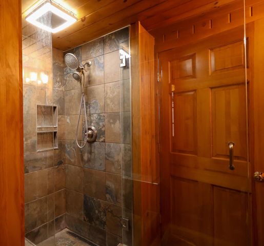 1209 Wildlife Road, Hartford, VT 05001