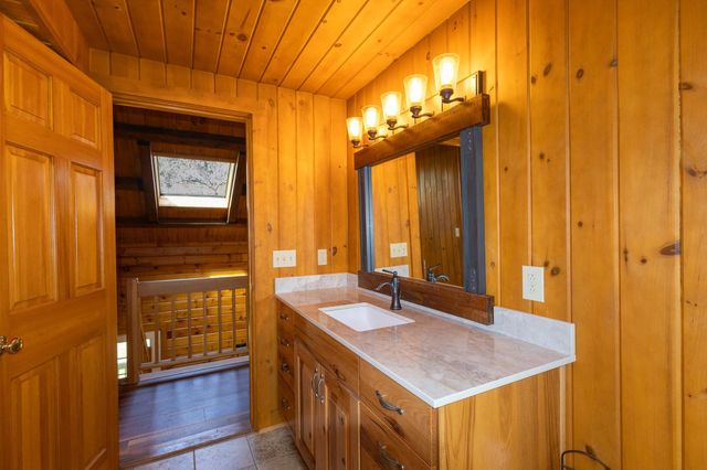 1209 Wildlife Road, Hartford, VT 05001