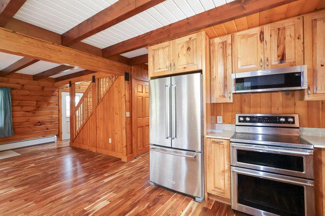 1209 Wildlife Road, Hartford, VT 05001