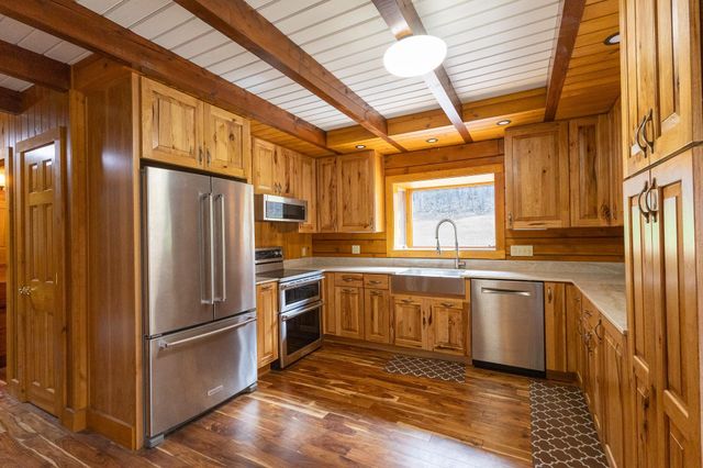 1209 Wildlife Road, Hartford, VT 05001