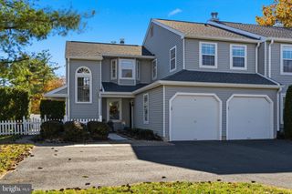 647B ROSE HOLLOW DR #B, Yardley, PA 19067