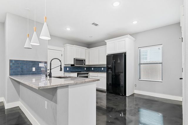 1029 W Hull Street, Denison, TX 75020