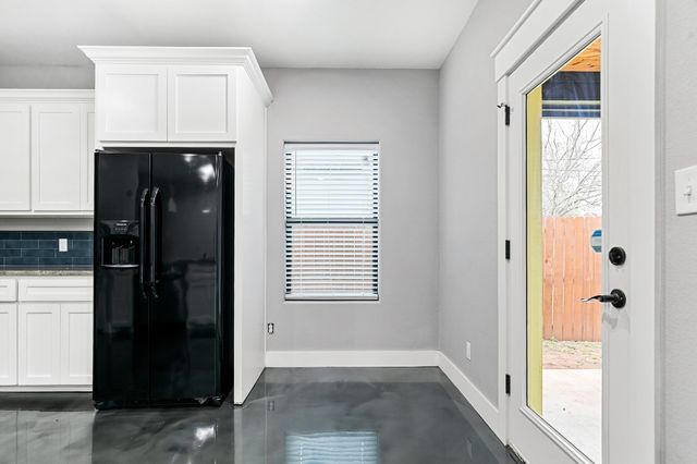 1029 W Hull Street, Denison, TX 75020