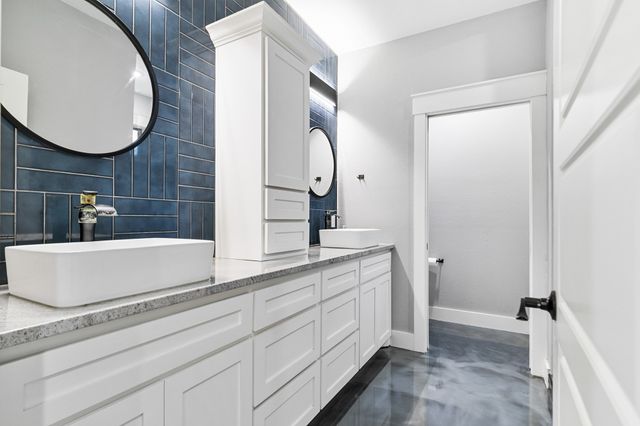 1029 W Hull Street, Denison, TX 75020